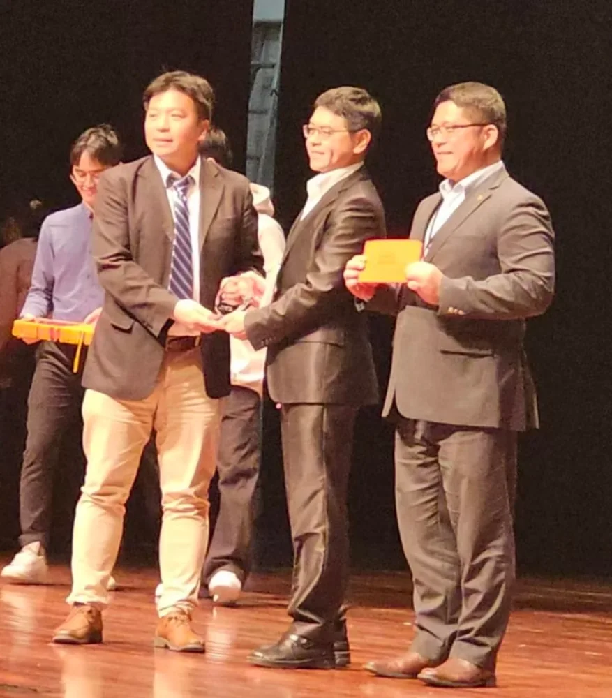 Award presentation on stage at the 2025 TwIChE annual meeting.
